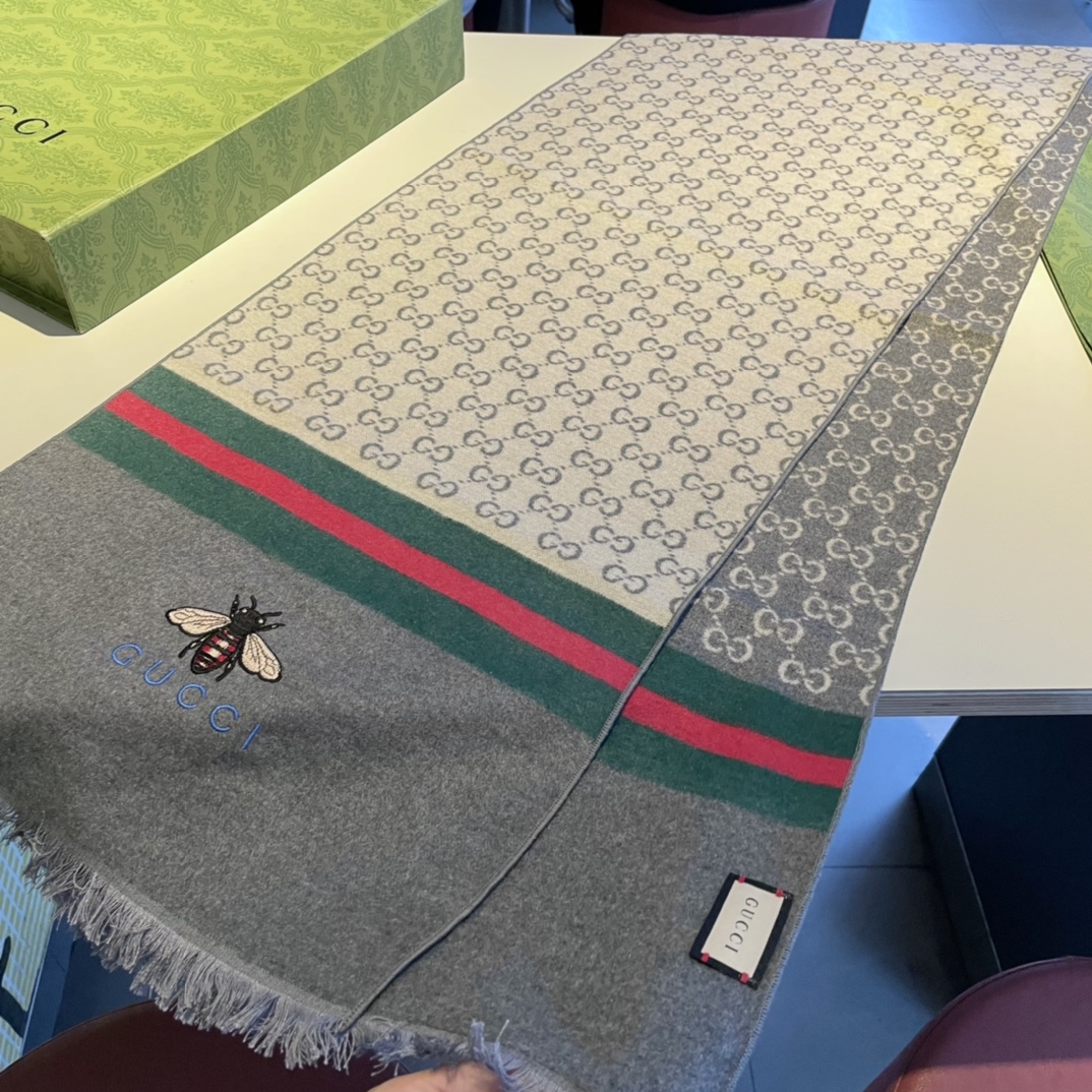 KHĂN GUCCI GG BEE cashmere scarf