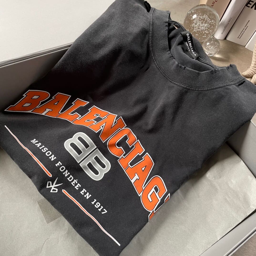 ÁO BALENCIAGA T SHIRT MÀU ĐEN UNISEX