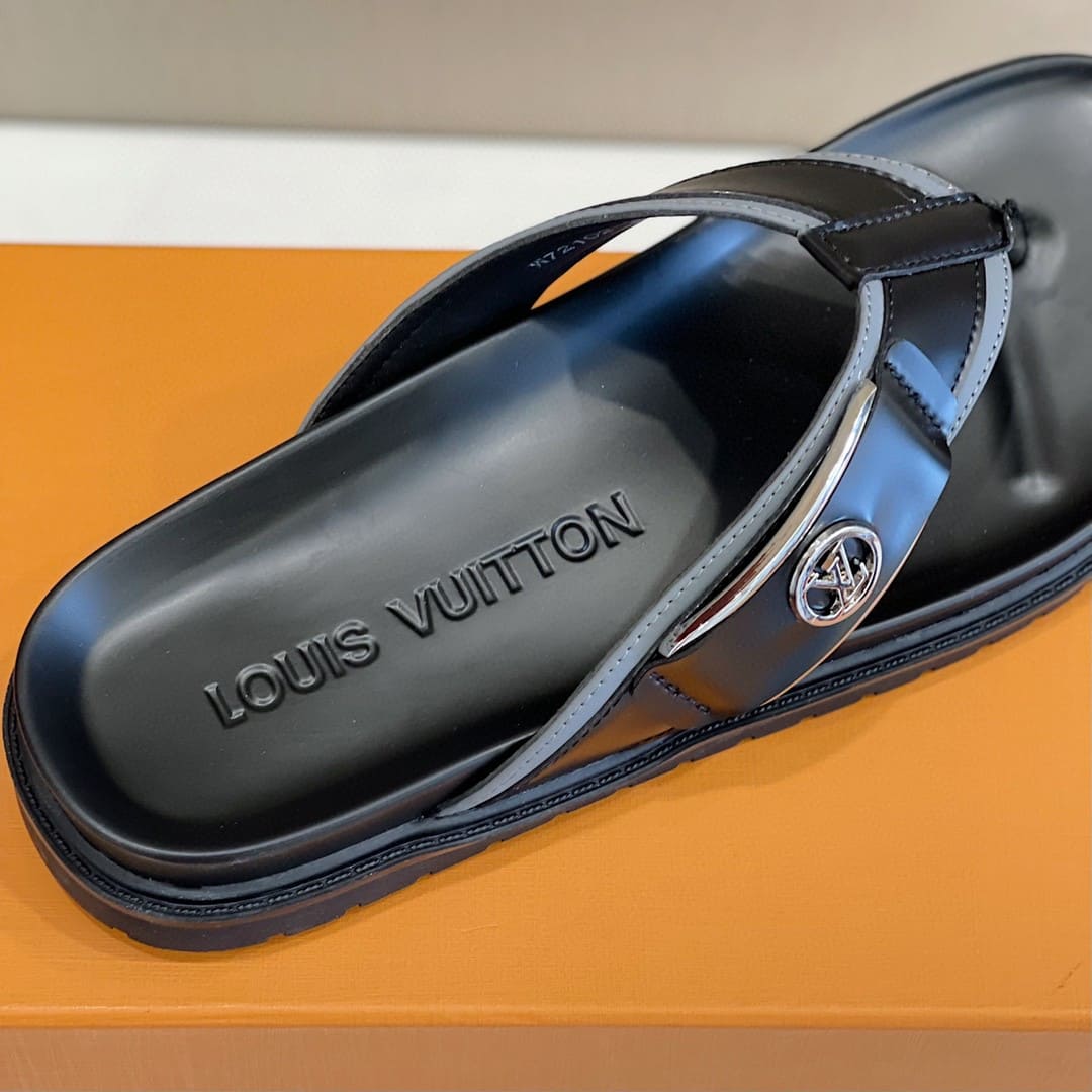 DÉP LOUIS VUITTON TRIANGLE LOGO SANDAL AAA