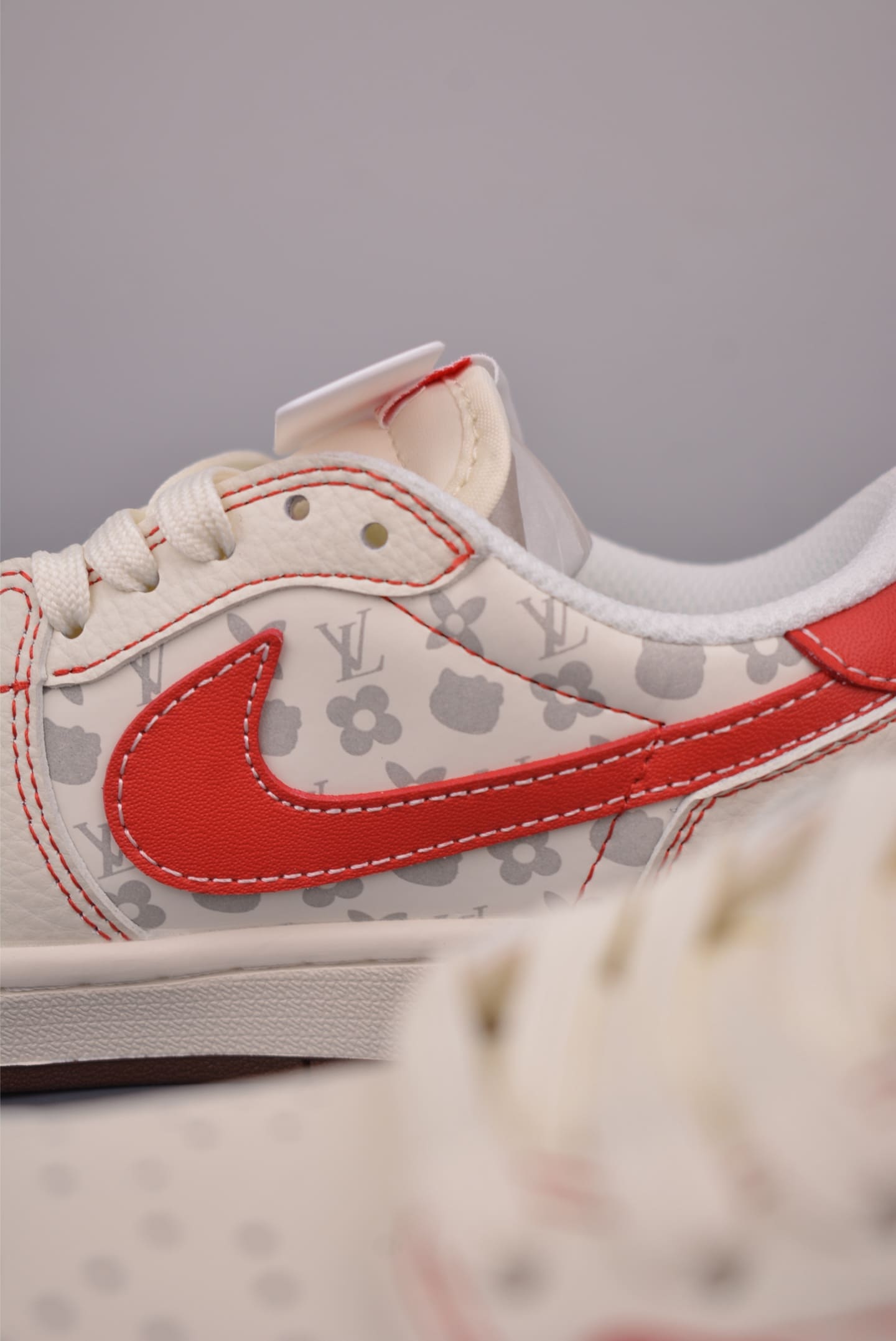 GIÀY TRAVIS SCOTT X LOUIS VUITTON HELLO KITTY 1 LOW BEIGE WHITE RED TOP QUALITY SHOES AAA