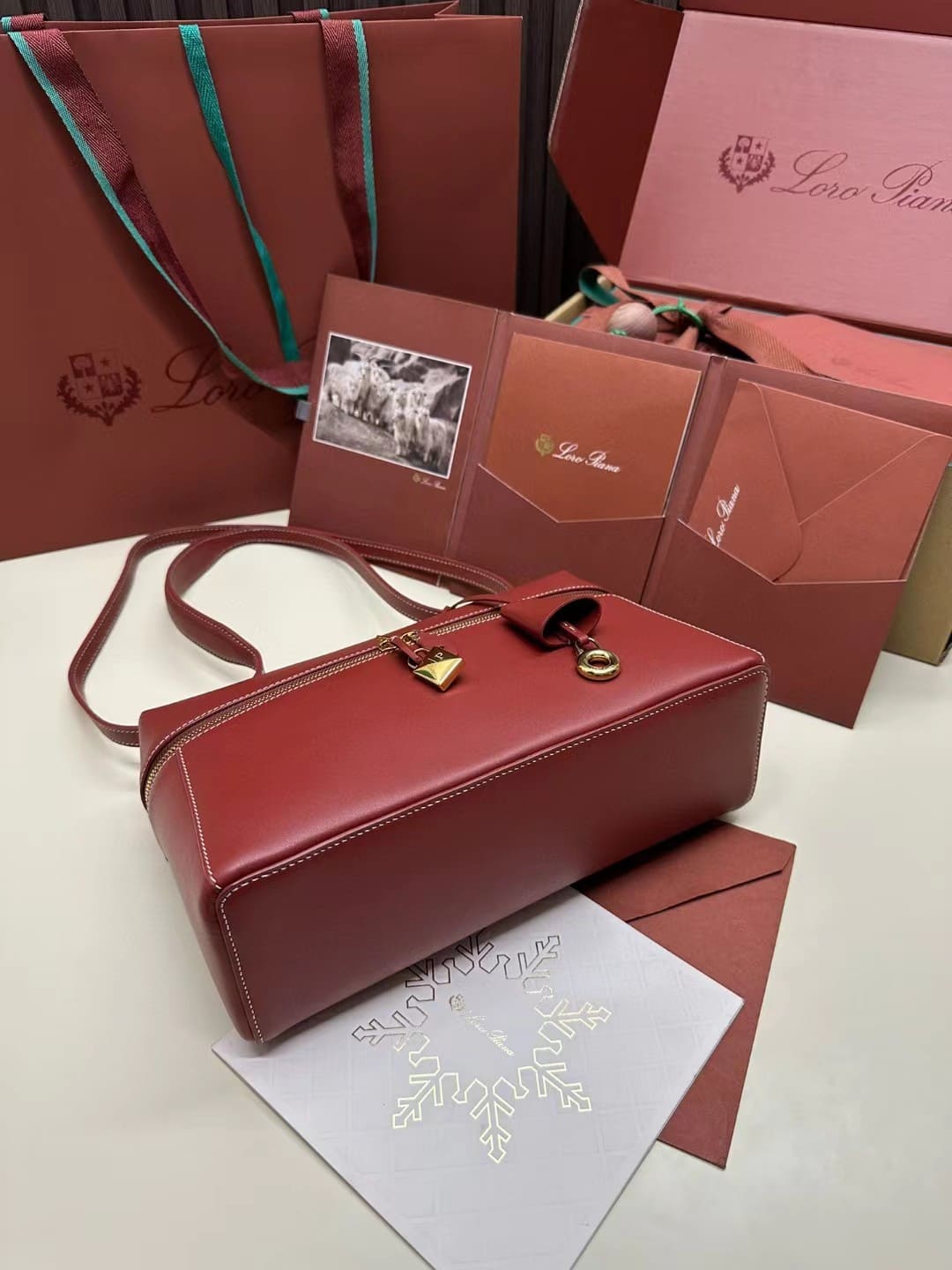 TÚI Loro Piana Women Extra Pocket L27 in Sheepskin Leather Bordeaux
