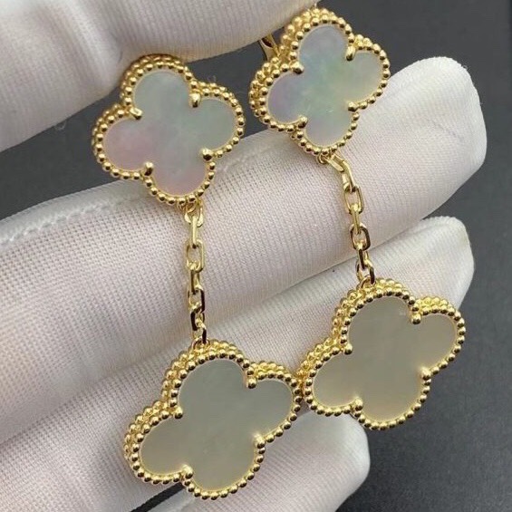KHUYÊN TAI VAN CLEEF & ARPELS ALHAMBRA M.O.P GOLD 18K YELLOW GOLD