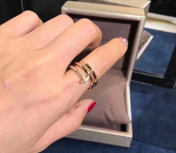 Nhẫn kim cương đôi hàng đôi Cartier Juste Un Clou vàng 18K  (Liên hệ để biết giá)