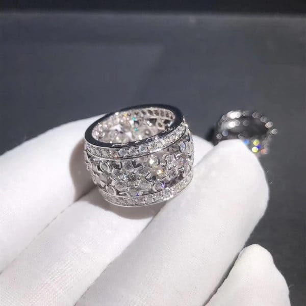 Nhẫn kim cương bạch kim hình bông tuyết Van Cleef & Arpels 18K  (Liên hệ để biết giá)