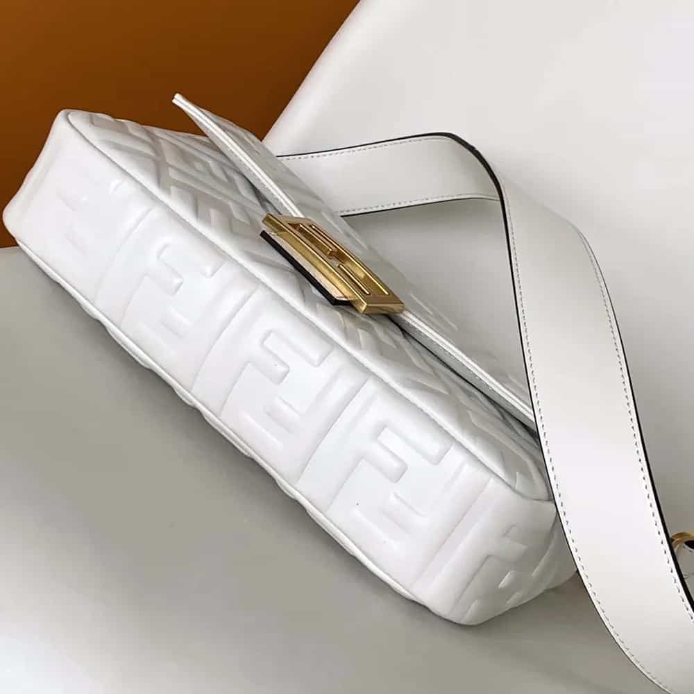 TÚI Fendi Women Medium Baguette da màu trắng