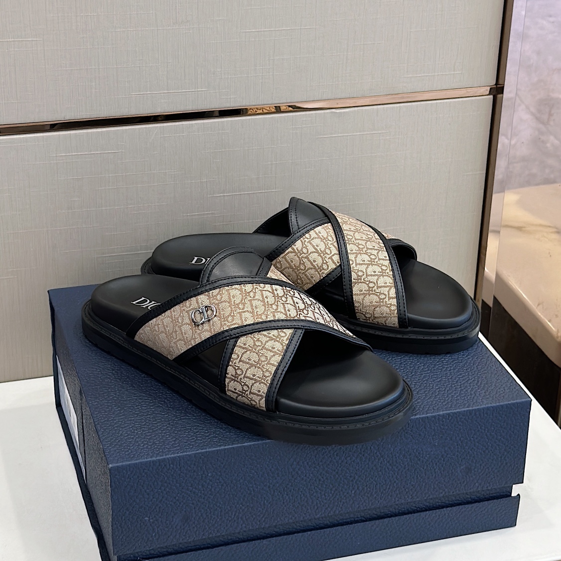 DÉP DIOR AQUA SLIPPER