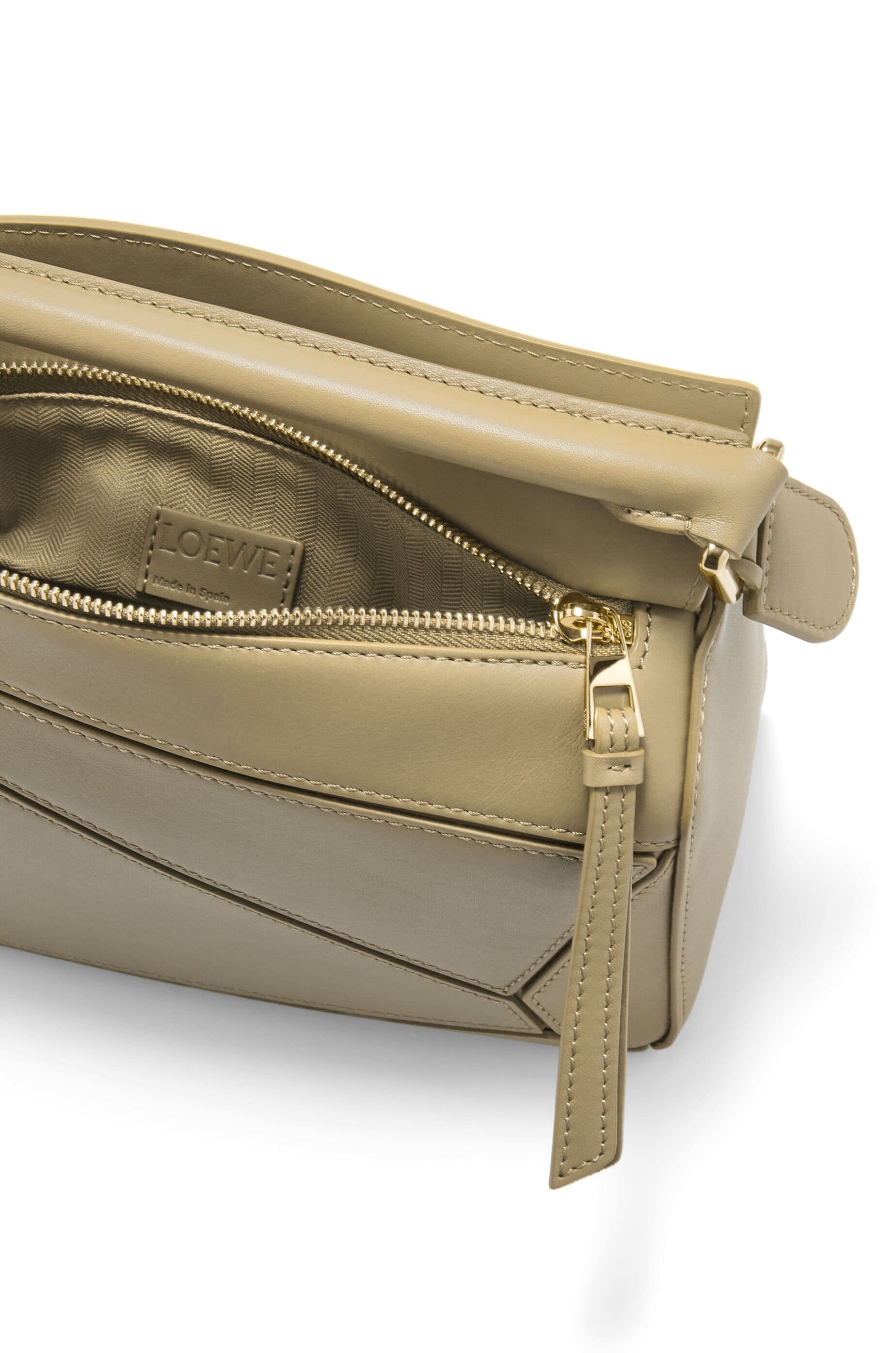 Túi LOEWE Small Puzzle bag in satin calfskin clay