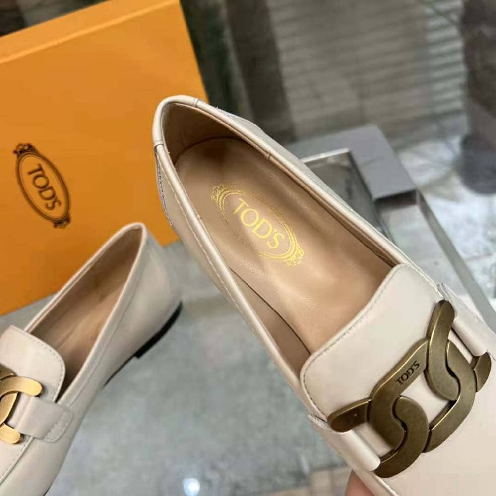 GIÀY TODS Women Kate Loafers in Leather with A Metal Branded-White
