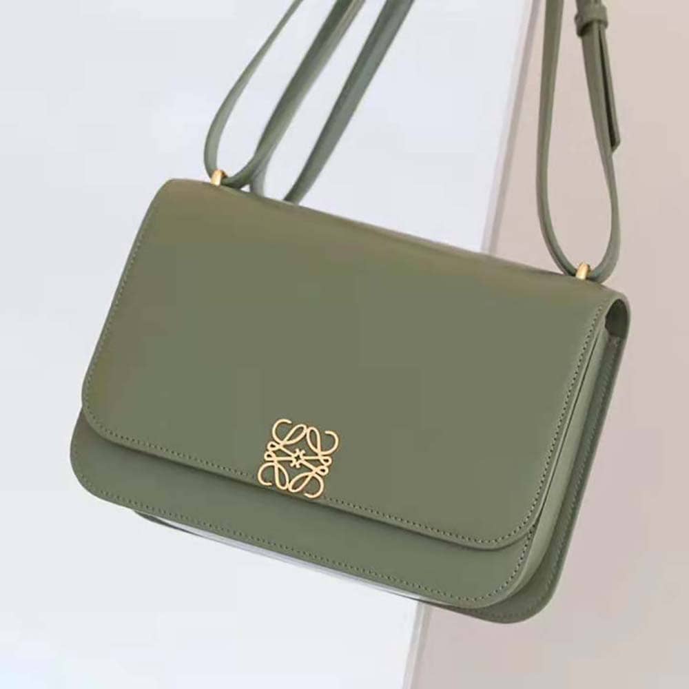 TÚI LOEWE Goya bằng da bê lụa màu xanh lá cây