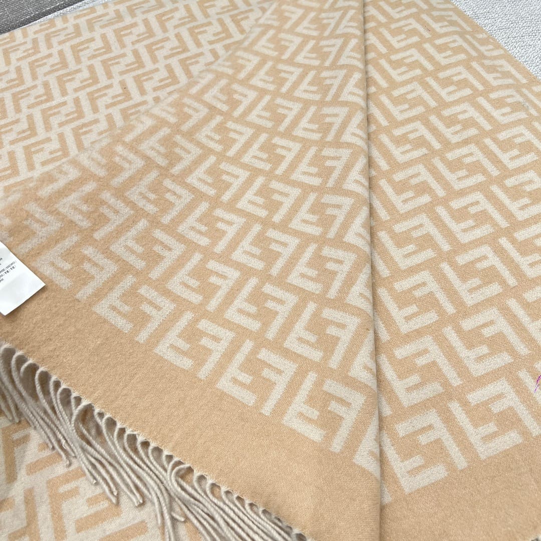 KHĂN FENDI Double F travel blanket scarf