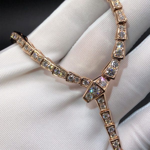 Dây chuyền hình con rắn bằng vàng hồng 18K Bulgari Serpenti Viper 8,21 carat đính kim cương nguyên khối (Liên hệ để biết giá)