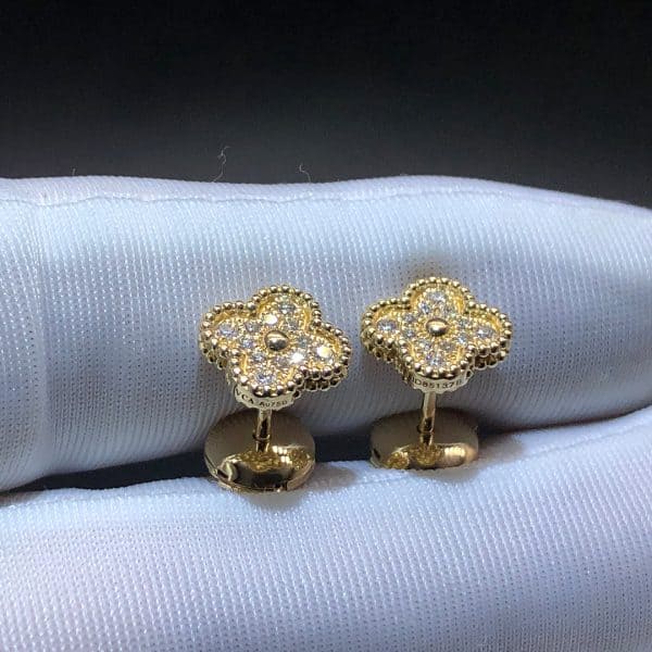 Hoa tai đính kim cương Van Cleef & Arpels Sweet Alhambra bằng vàng  18K  (Liên hệ để biết giá)