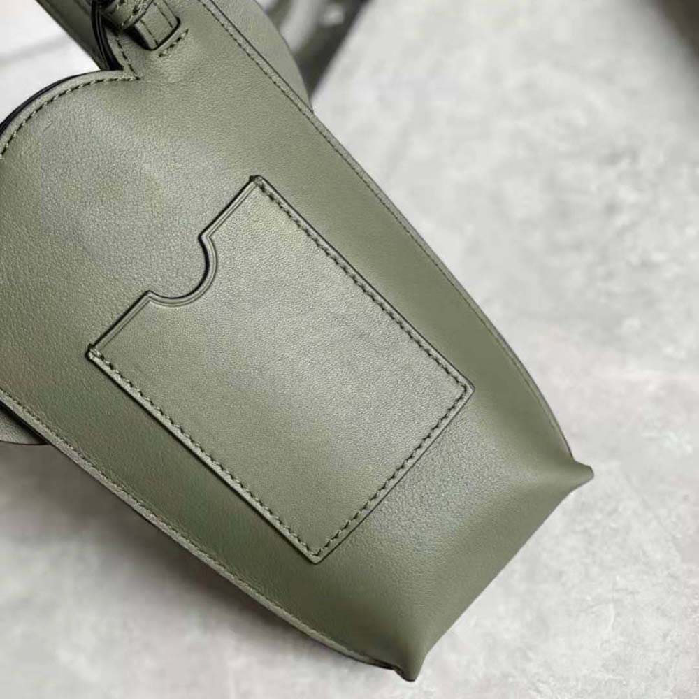 TÚI LOEWE Elephant Pocket màu da bê cổ điển màu xanh lá cây