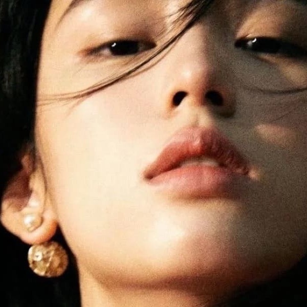 HOA TAI DIOR CD PEARLS FLOWERS BALL TRIBALES