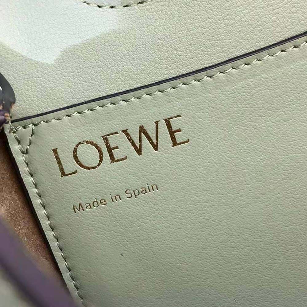 TÚI LOEWE Anagram Tote màu da bê cổ điển màu xanh lá cây