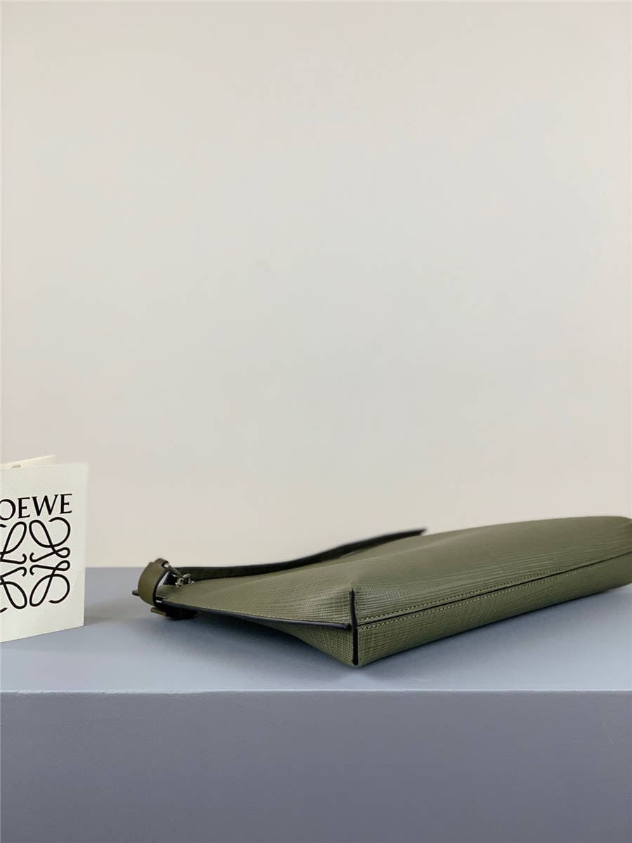 Túi LOEWE new embossed leather T pouch clutch Olive