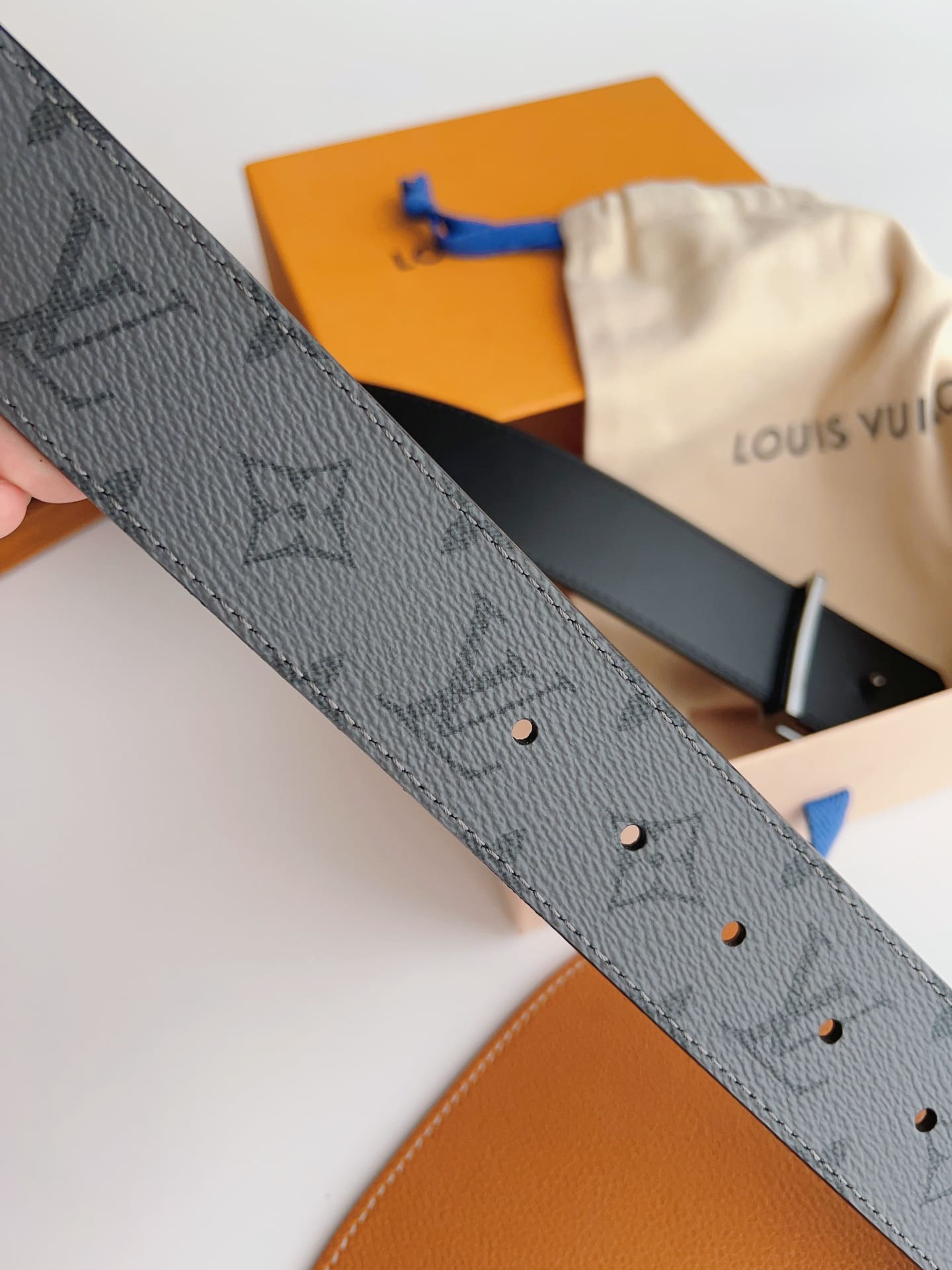 DÂY LƯNG LOUIS VUITTON GRAY MONOGRAM LEATHER Khóa bạc