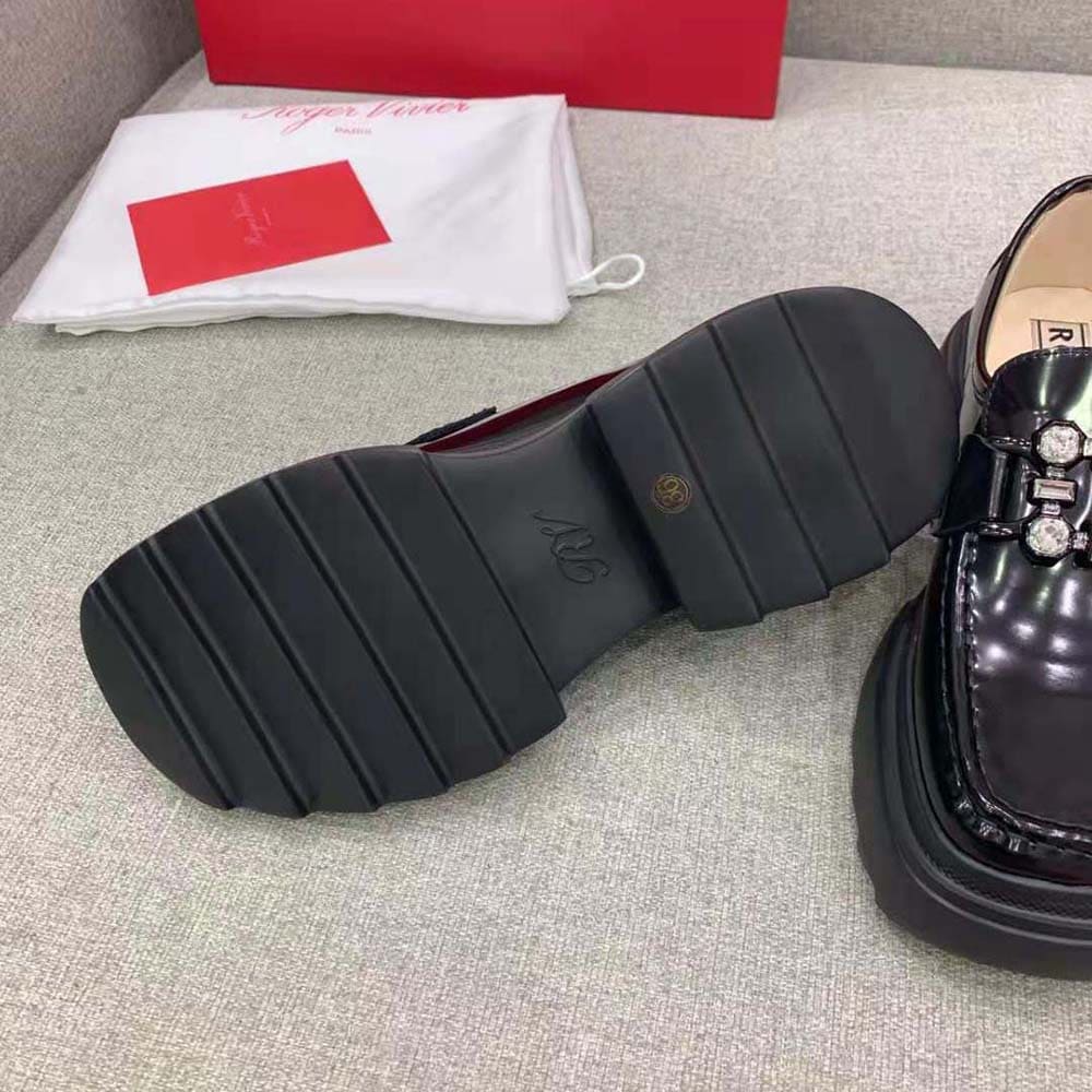 GIÀY Roger Vivier Women Wallaviv Strass Buckle Loafers in Patent Leather