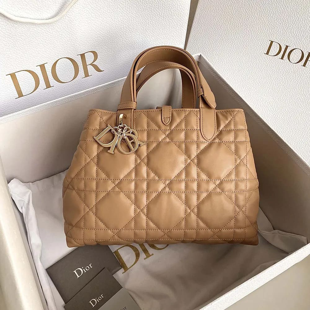 TÚI Dior Toujours màu nâu nhạt Macrocannage Calfskin cỡ trung