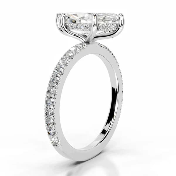 Nhẫn kim cương nhân tạo hình Marquise vàng trắng 18K