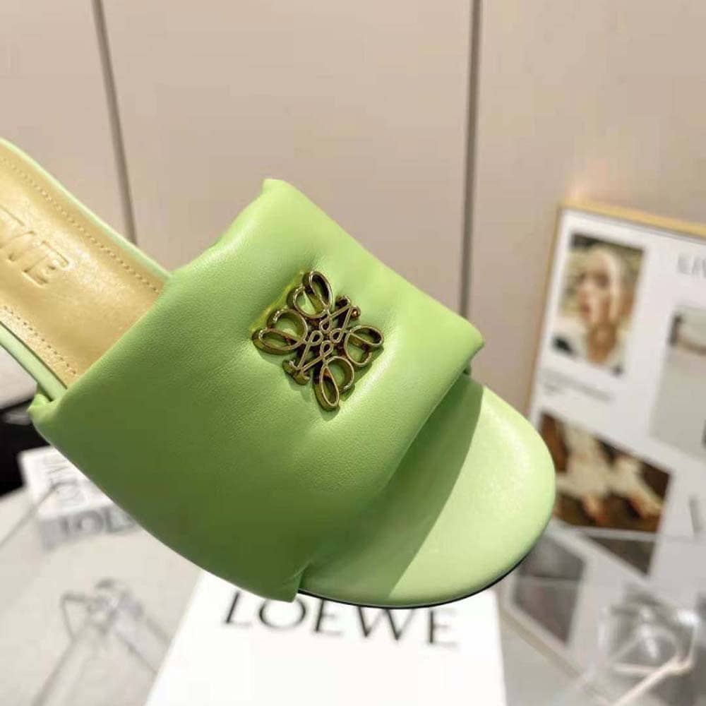 GUỐC Loewe Women Anagram Padded Mule in Lambskin-Green