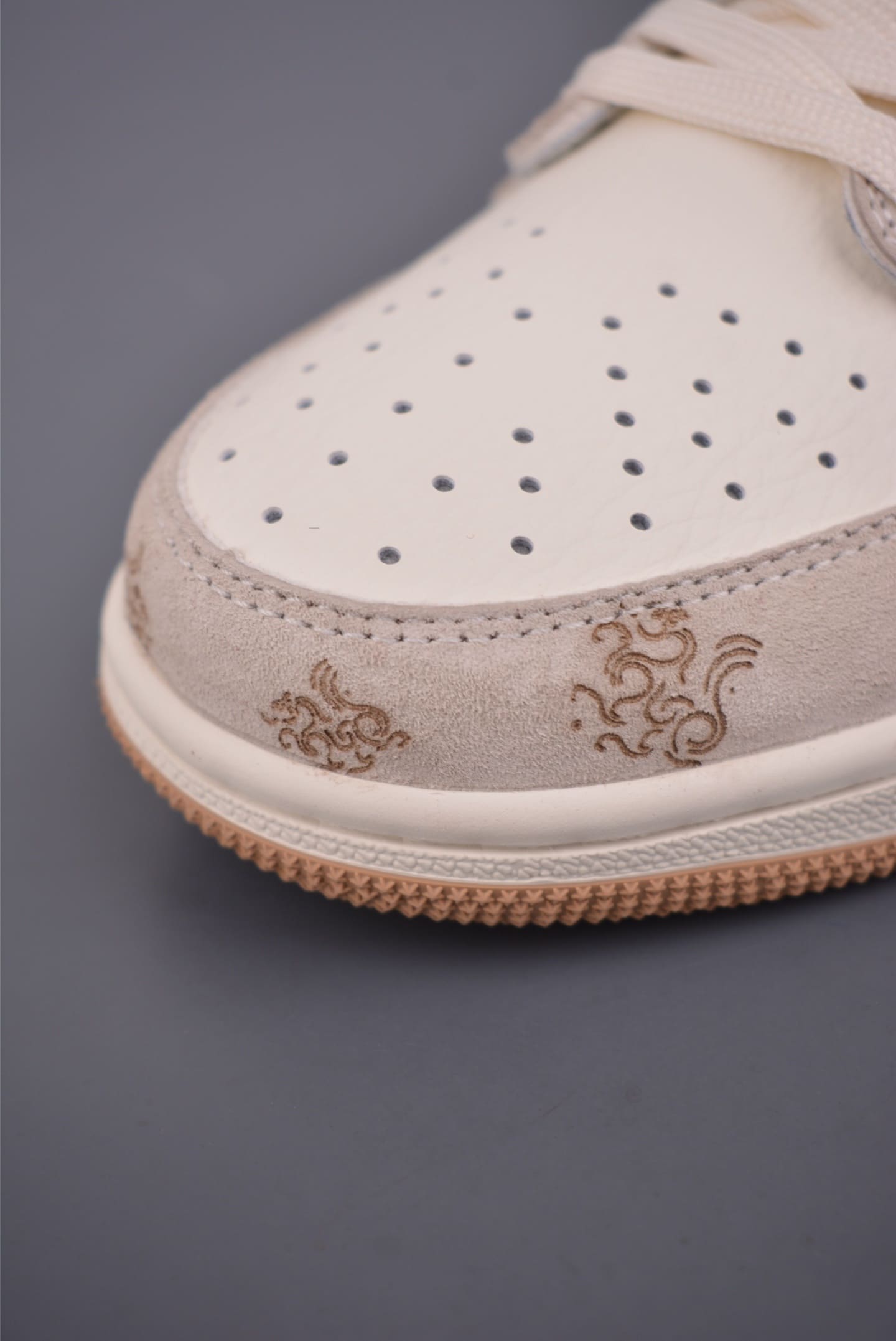 GIÀY TRAVIS SCOTT X AIR JORDAN 1 LOW PHIÊN BẢN GIỚI HẠN NĂM NGỰA ĐỎ BE TOP QUALITY SHOES AAA