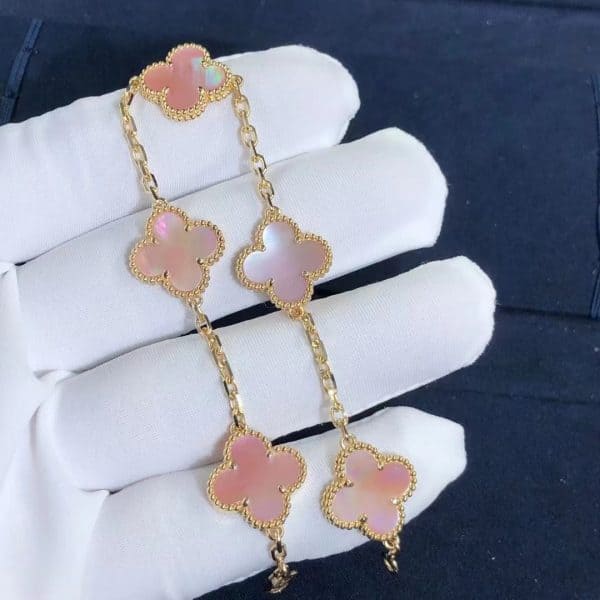 Vòng tay vàng vàng 18k Alhambra 5 họa tiết bằng xà cừ hồng Van Cleef & Arpels cổ điển 18K  (Liên hệ để biết giá)