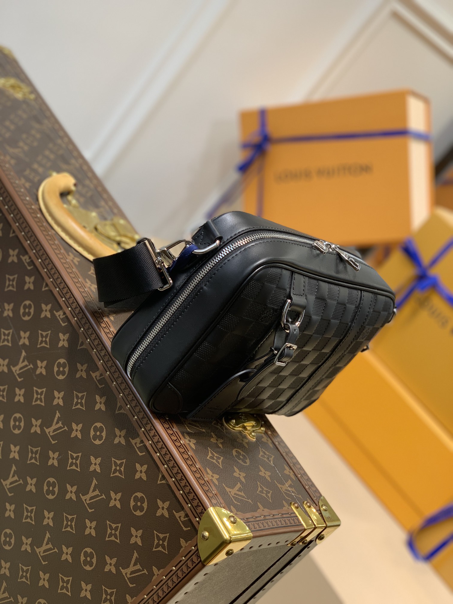 TÚI LOUIS VUITTON  Sirius Damier Infini Onyx Messenger Bag