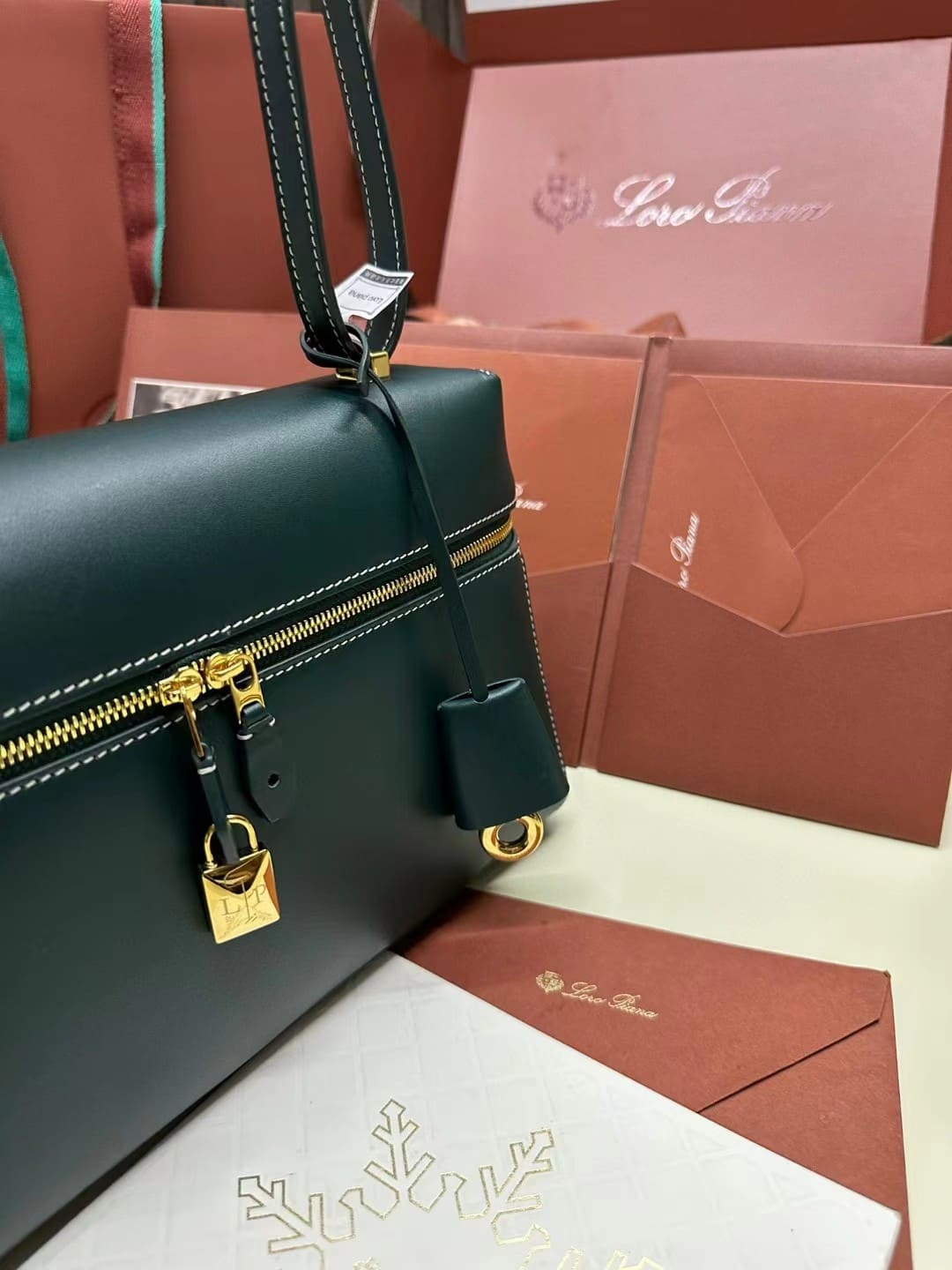 TÚI Loro Piana Women Extra Pocket L27 in Sheepskin Leather Green