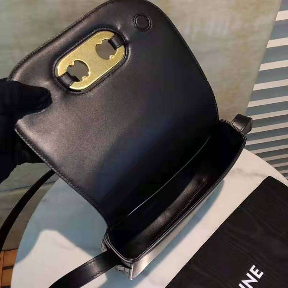 TÚI Celine Women Medium Maillon Triomphe Bag in Natural Calfskin-Black