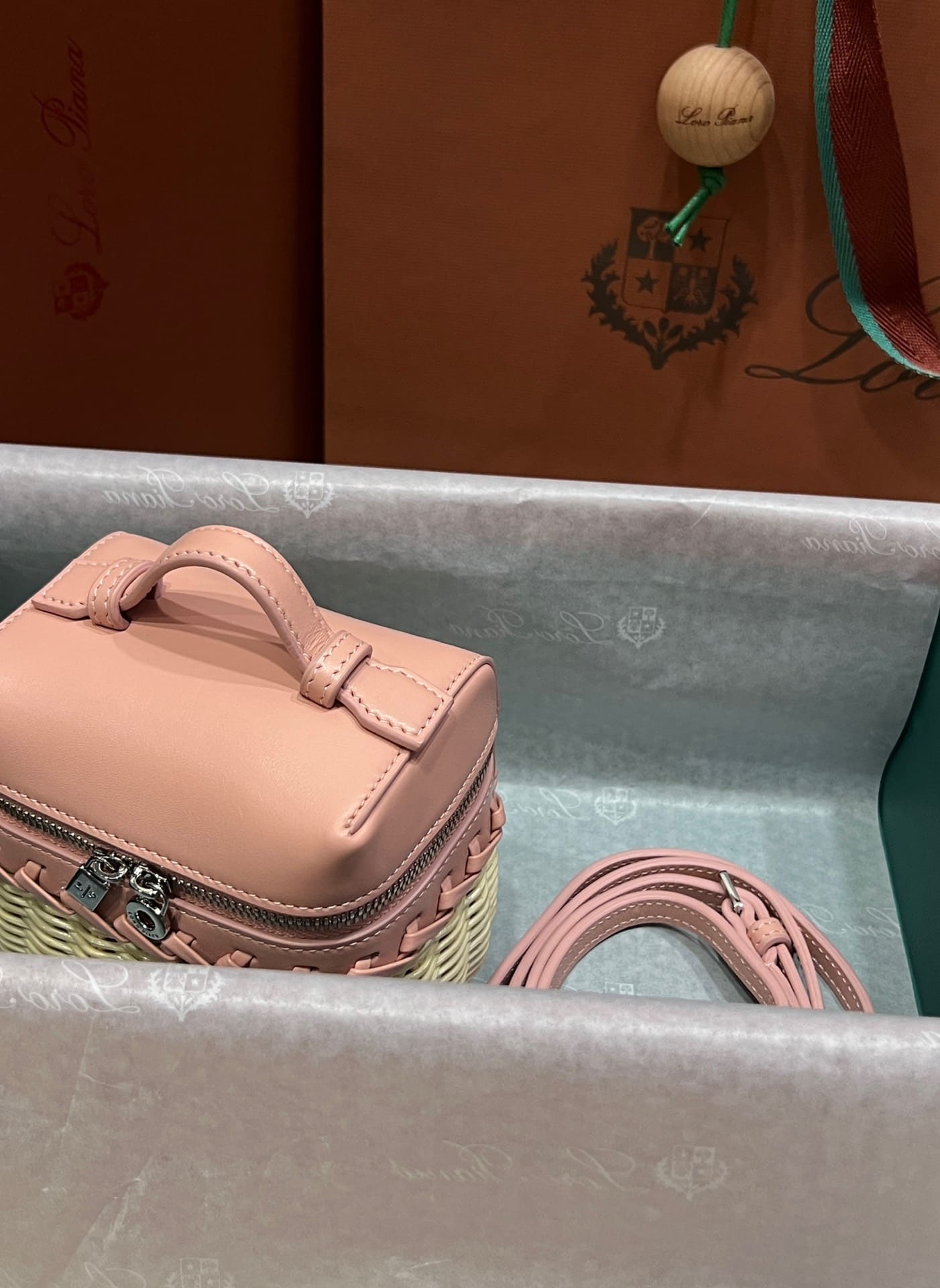 TÚI Loro Piana Women Extra Pocket Cross Body Wicker bằng da bê kết hợp tre đan