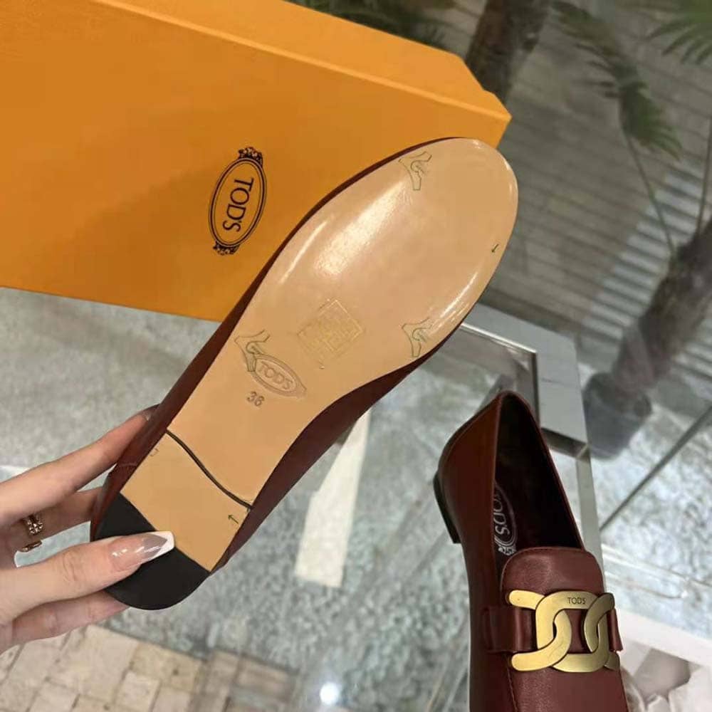 GIÀY TODS Women Kate Loafers in Leather with A Metal Branded-Maroon