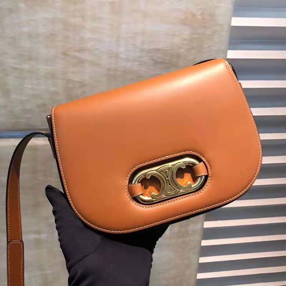 TÚI Celine Women Medium Maillon Triomphe Bag in Natural Calfskin-Brown