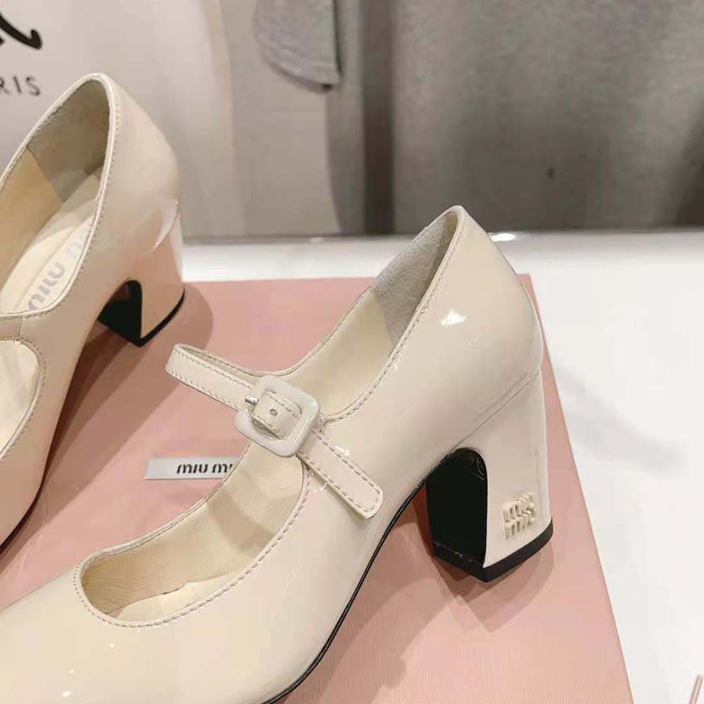 GIÀY Miu Miu Women Patent Leather Pumps with Metal Lettering Logo-White
