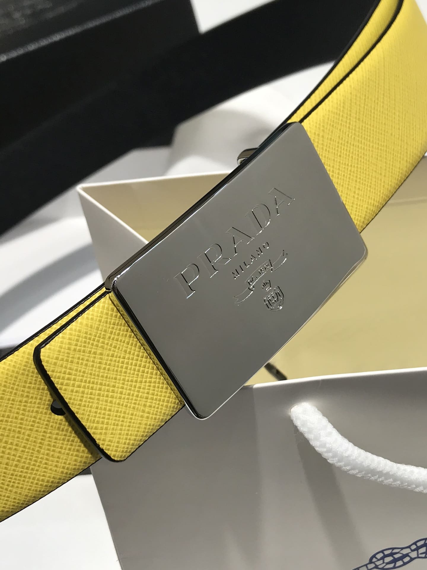 DÂY LƯNG PRADA YELLOW SAFFIANO LEATHER Khóa vàng