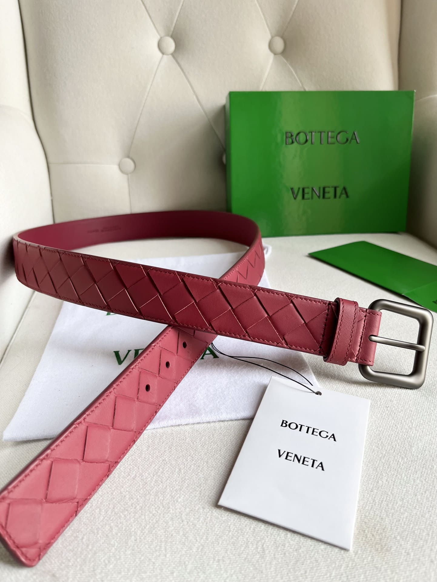 DÂY LƯNG BOTTGA VENETA RED INTRECCIATO LEATHER Khóa đen mờ