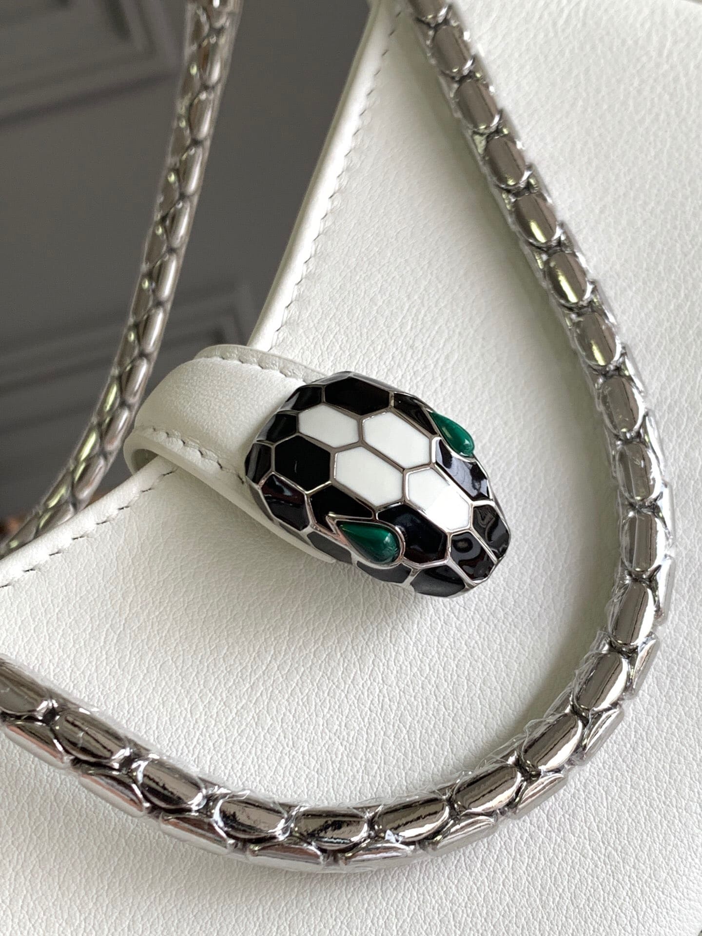 TÚI BVLGARI SERPENTI CALFSKIN WHITE