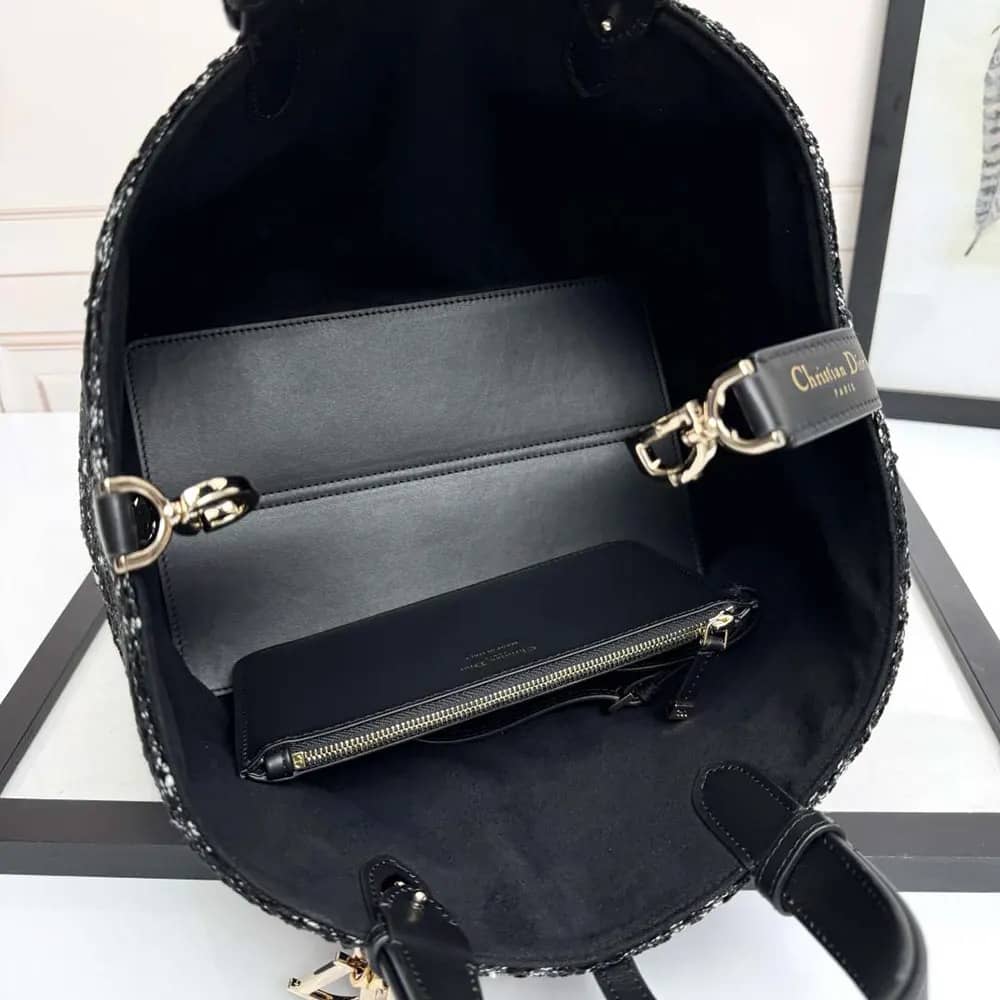 TÚI Dior Toujours màu đen vải tuýt có họa tiết Cannage màu trắng cỡ trung