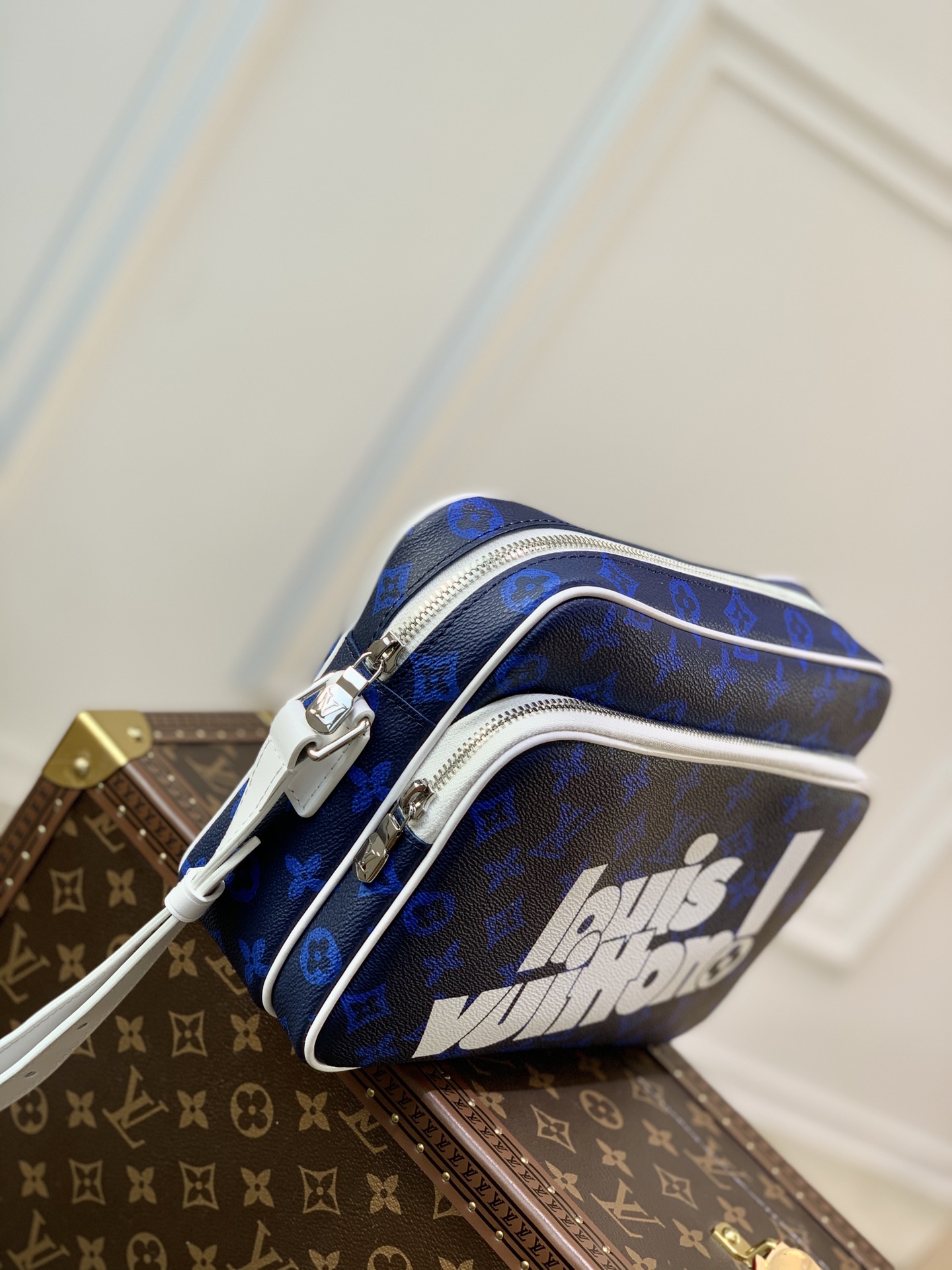 TÚI LOUIS VUITTON Carry It Monogram Reverse Messenger Bag