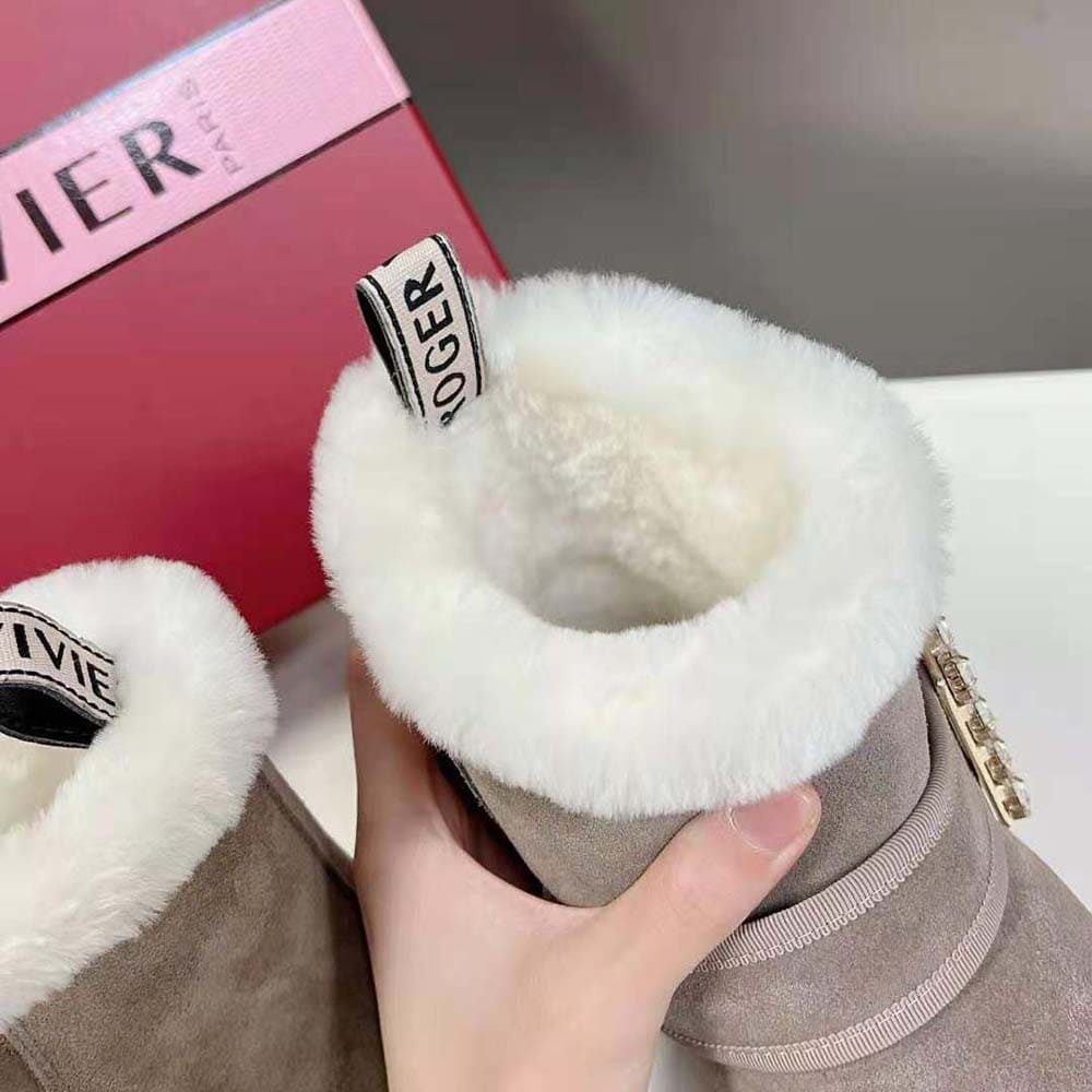 GIÀY Roger Vivier Women Viv’ Winter Fur Strass Buckle Ankle Boots in Suede-Beige