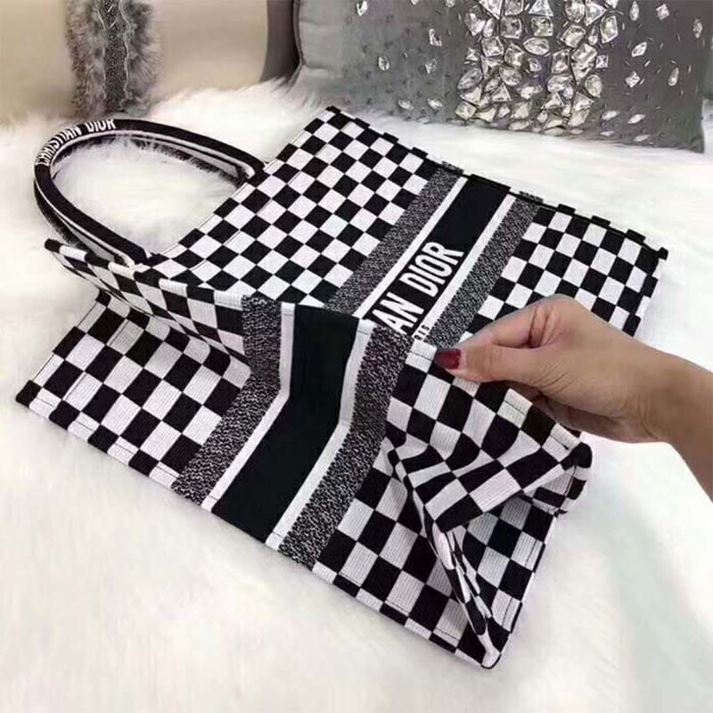 Túi Dior Book Tote Bag in Black and White Embroidered Canvas