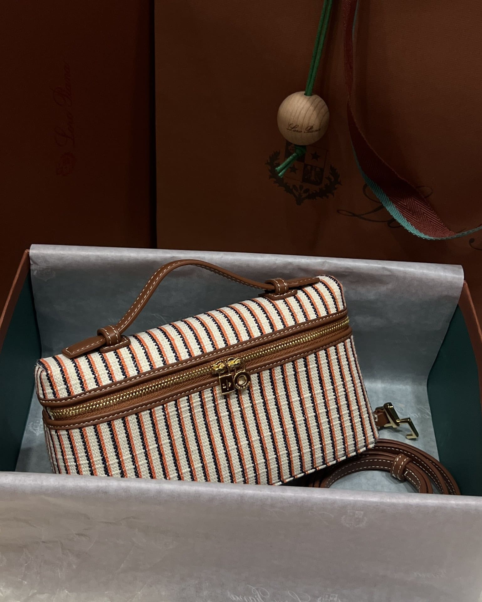 TÚI Loro Piana Women Extra bằng da bê kết hợp vải lanh