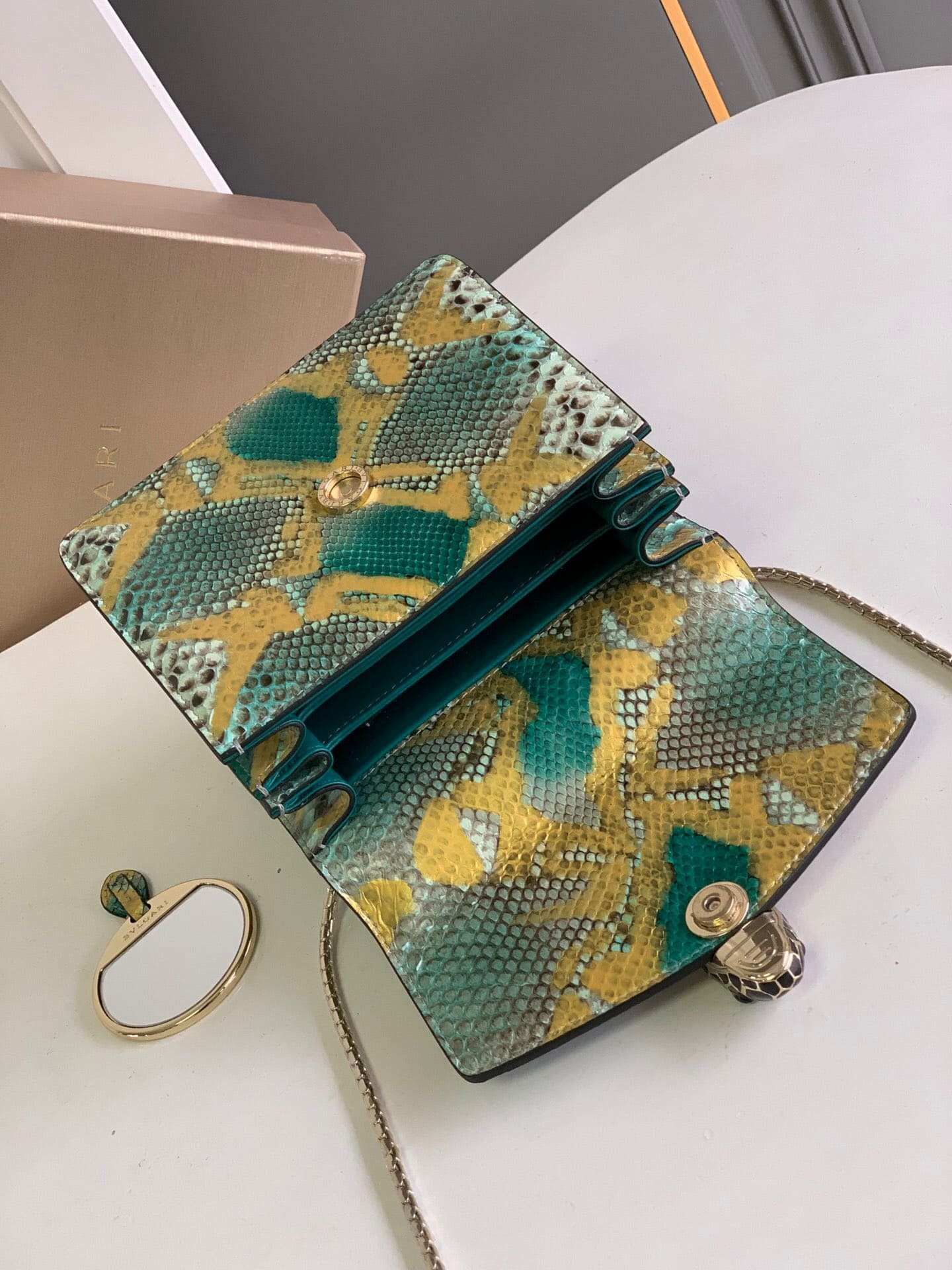 TÚI BVLGARI SERPENTI PYTHON SKIN DA TRĂN