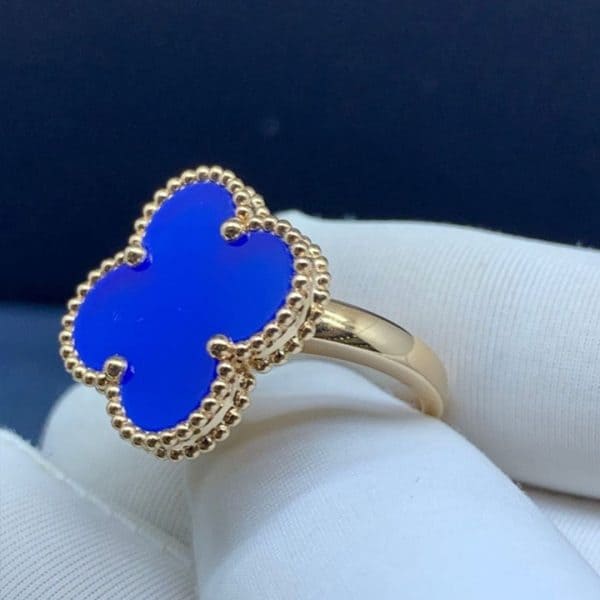 Nhẫn vàng 18K đính đá mã não xanh Magic Alhambra của Van Cleef & Arpels 18K  (Liên hệ để biết giá)