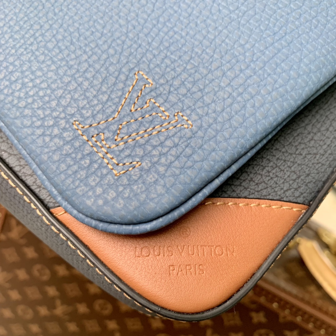 TÚI LOUIS VUITTON TRIO TAURILLON Messenger Bag