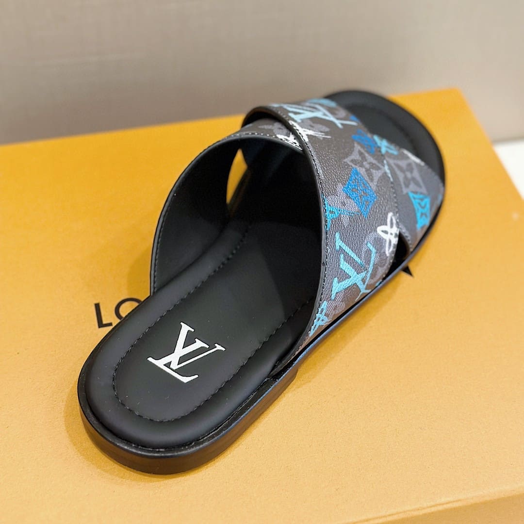 DÉP LOUIS VUITTON TRIANGLE LOGO SANDAL AAA