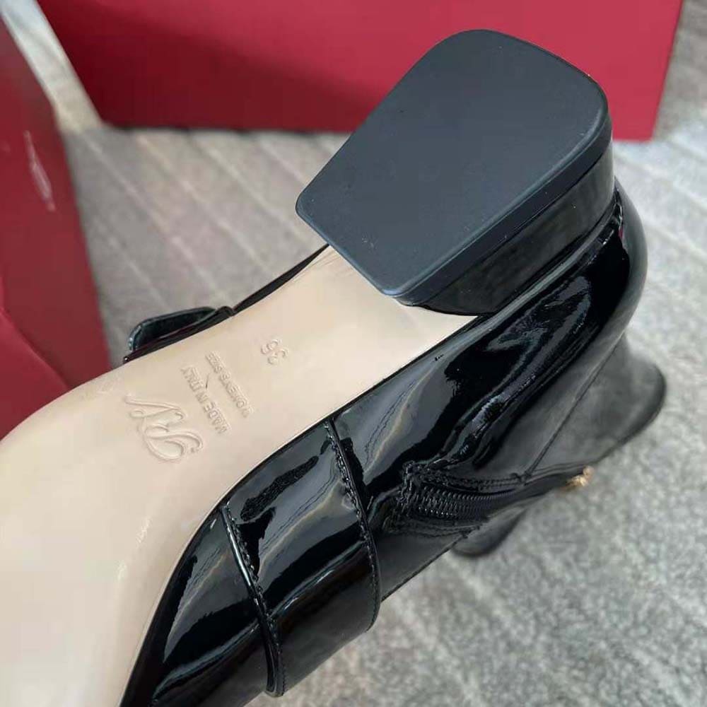 GIÀY Roger Vivier Women Très Vivier Babies Strass Buckle Strech Boots in Patent Leather-Black