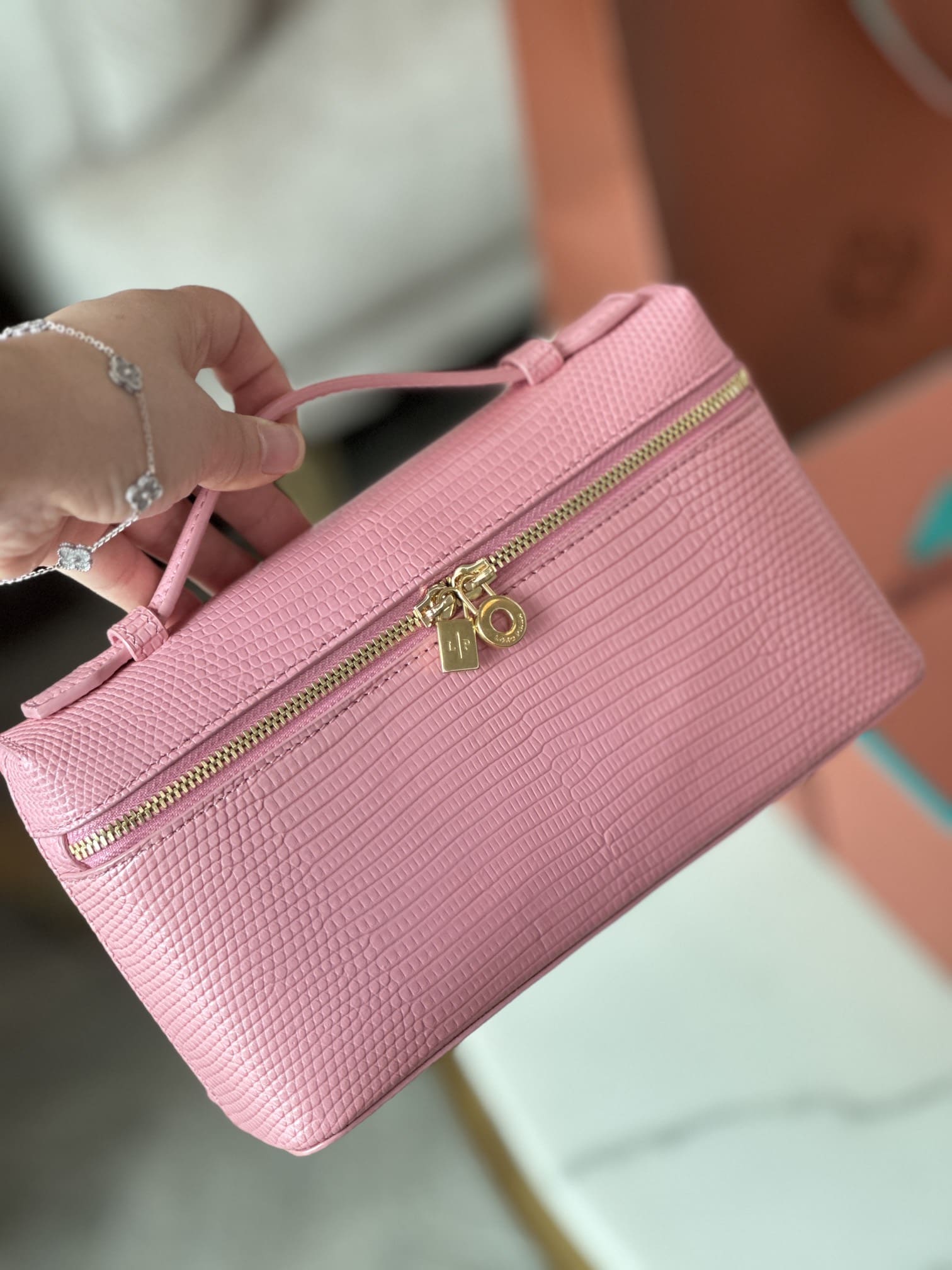 TÚI Loro Piana Women Extra bằng da thằn lằn(Liên hệ để được giá tốt nhất)