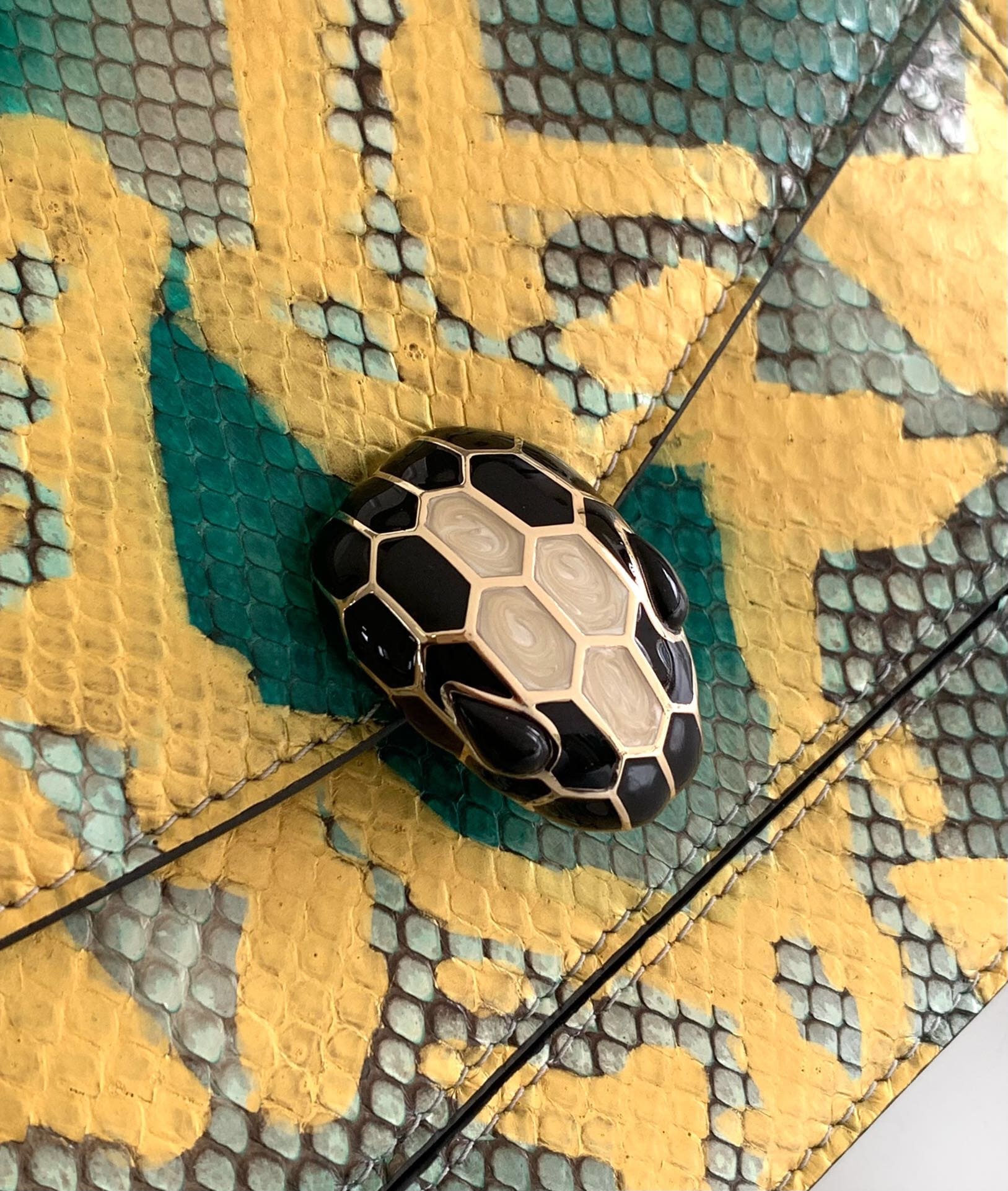 TÚI BVLGARI SERPENTI PYTHON SKIN DA TRĂN