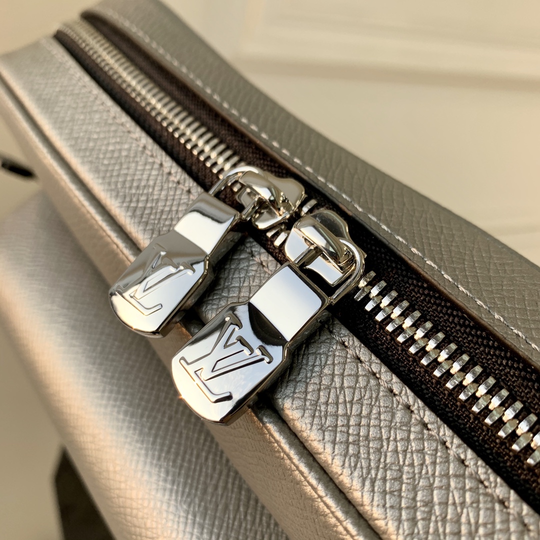 TÚI LOUIS VUITTON Outdoor Monogram Taga Messenger Bag